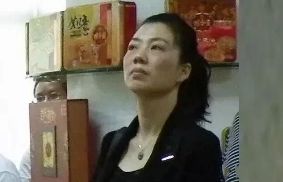 48�q���ݵ�Ů�Ӵ��k���Σ����ɫ���ס��Xɫ�������۸����g������W�v���C��