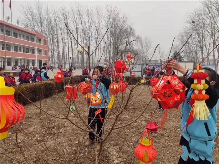 ۲�ǿh��Ȫ�ֵ�������ȫС�W�_չ��ӭ�´��h(hu��n)�����\����չʾ��ِ�����