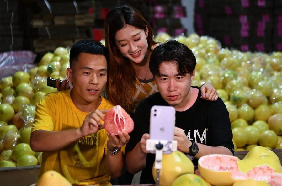 ����ƽ�ͣ�СС����׃����Óؚ����