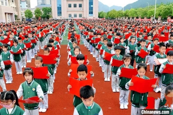   �������d2000�W(xu��)ͯ�b�x���A��(j��ng)�䡶�����Ї�(gu��)�f��