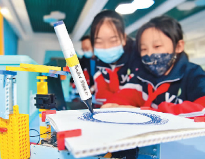 �Ƽ��M(j��n)У�@ ����չ�L(f��ng)��