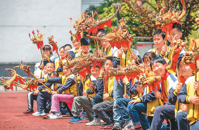 ���z�M(j��n)У�@���S�l(xi��ng)��ò��