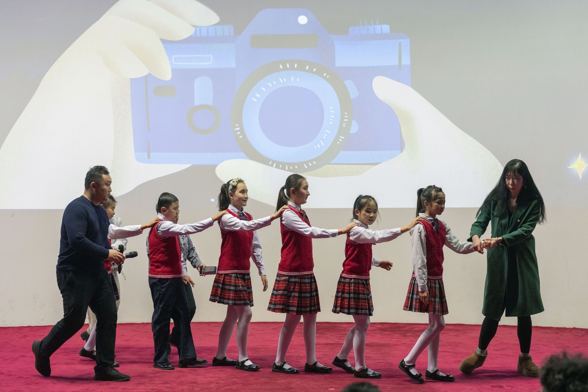 ���ںϟo(w��)�ϐ�(��i) �y����δ��(l��i)���zӰ��Ʒչ�ھ��_(k��i)Ļ