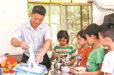 һ��һУ��ʮ�d �c����ͯ��W��