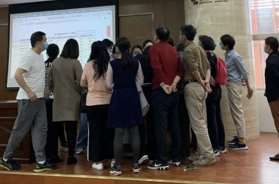 �M��һ�q�ٝq���߿�־Ը������(w��)���V����