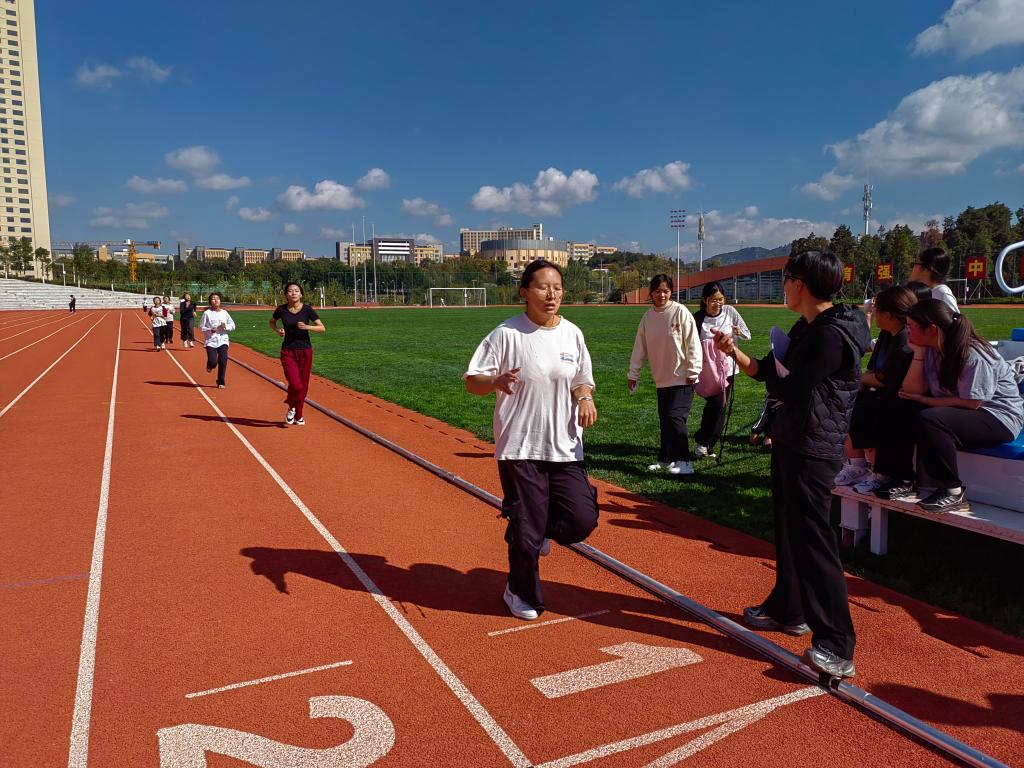 ������92����У���С����w���������C��