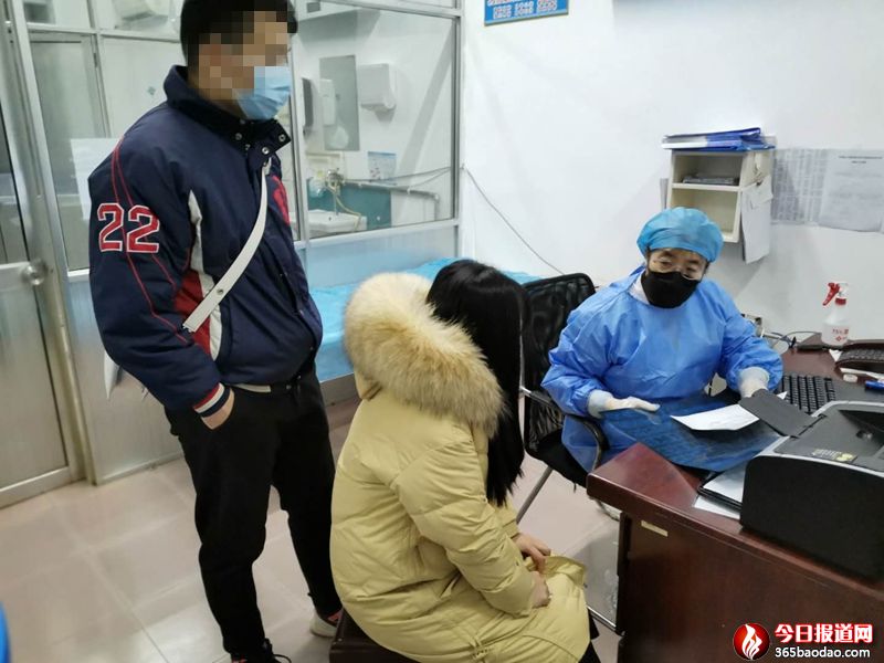  �^��������ǰ�ص�Ů�t(y��)��ꐿ�Ӣ