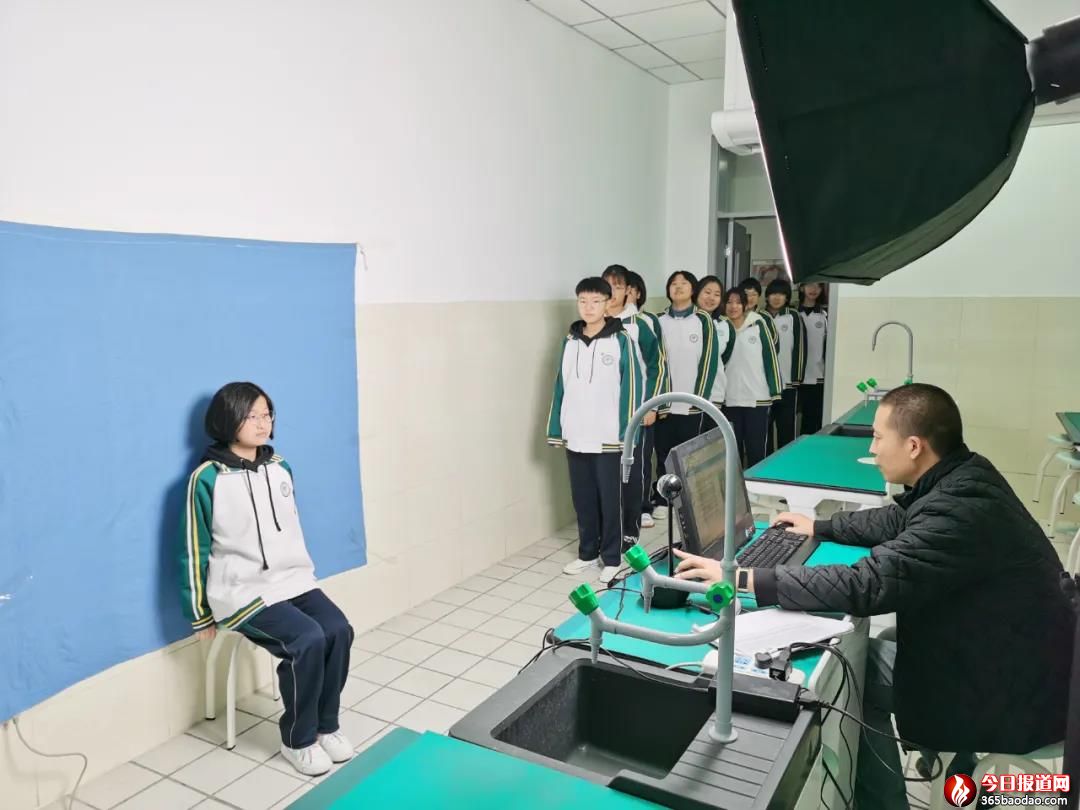 ���������������@�u��ɽ�|ʡ��ͨ��С�W�W�������������M���ˡ�