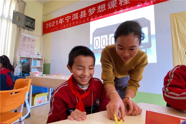 ��ף��һ�������l(xi��ng)��Ů�̎���׷���ó�