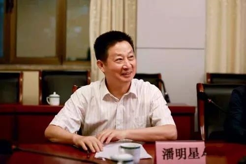 �����ǽ��ھ����M(f��i)����������ý�w���L