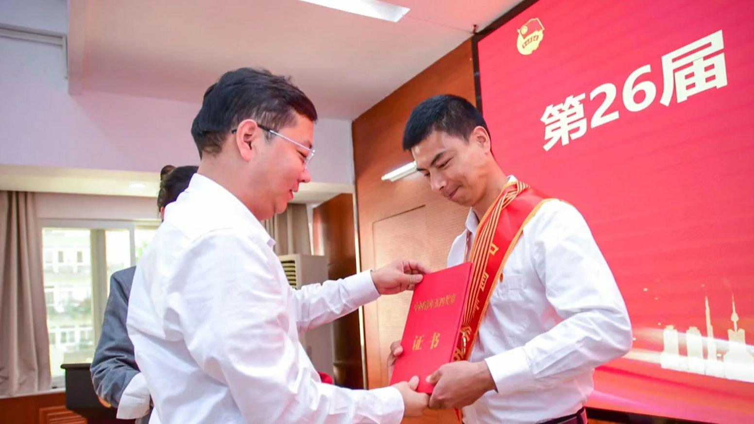 ��ԣ�����w���߱ڡ��Ŀ��fӢ��