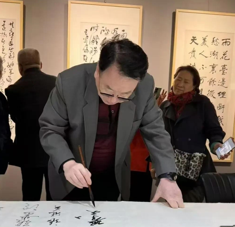 df20d0bc3e4045a2966074a63cea2e43~tplv-tt-origin-web_gif_����.j