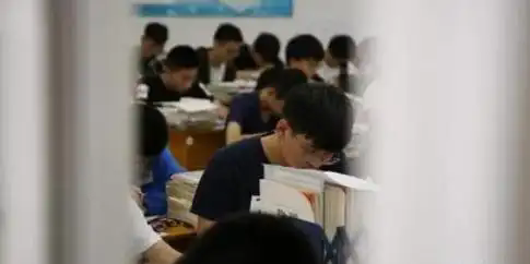 �t��75��Į����Ϻ�����Ψһ�]��Ф���Ӣ�����جF(xi��n)���pģ��