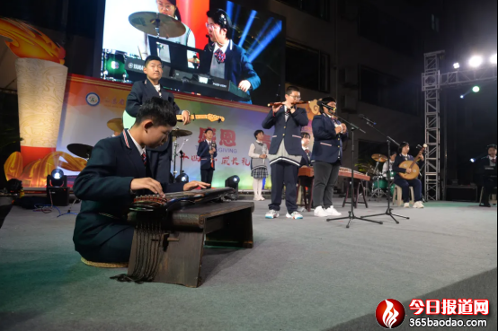  �Գ��L֮������һ���ഺ֮�s  ����ɽ�|ʡ�������ЌW(xu��)14�q���Ցc��