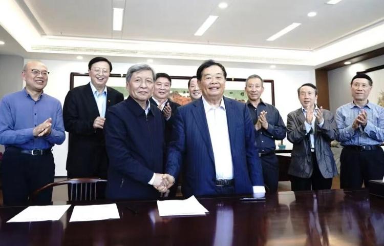 100�|��(chu��ng)�k��ҫ�ƴ󱳺���I(y��)�Ҽ�������֡��k�W(xu��)�к�����